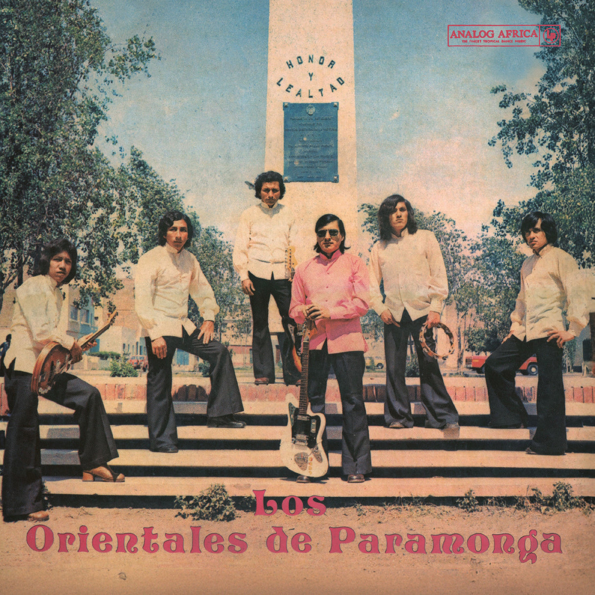Album cover featuring a band posing in front of a monument with 'Los Orientales de Paramonga' text.