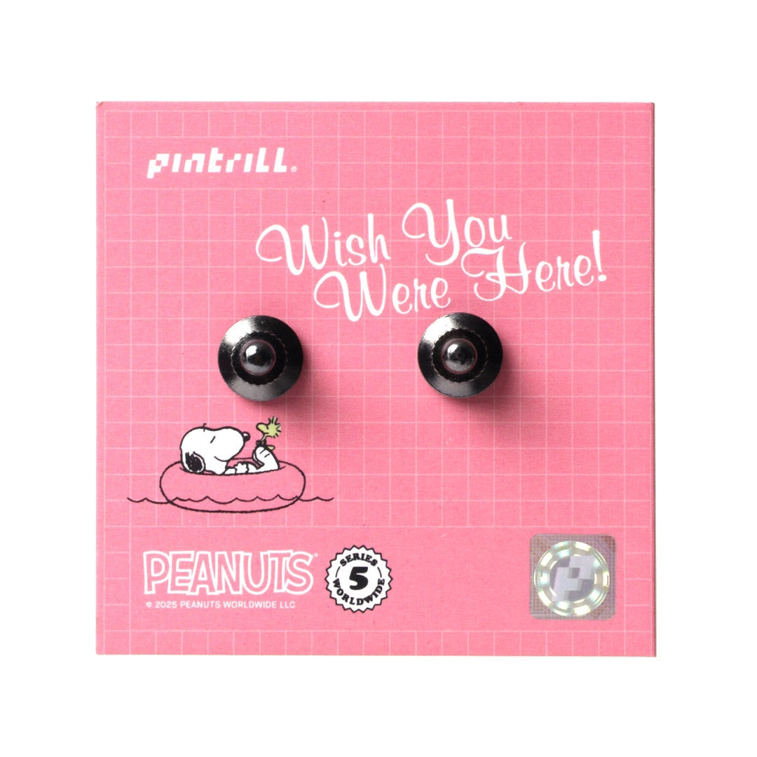 Earring set with Snoopy design on a pink grid background, featuring the brand 'Pintrill'.