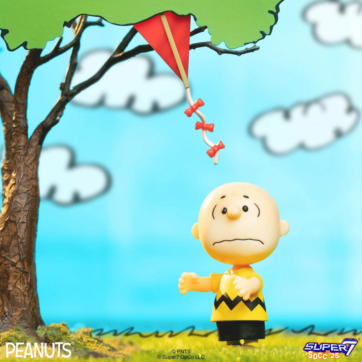 Peanuts ReAction Figures:  Charlie Brown And The Kite Eating Tree - DIORAMA BOX